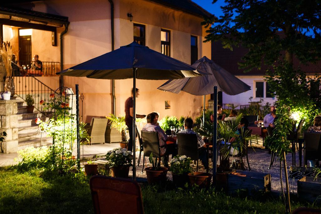 Hotel Gut Zentgraf Mörbisch am See Esterno foto
