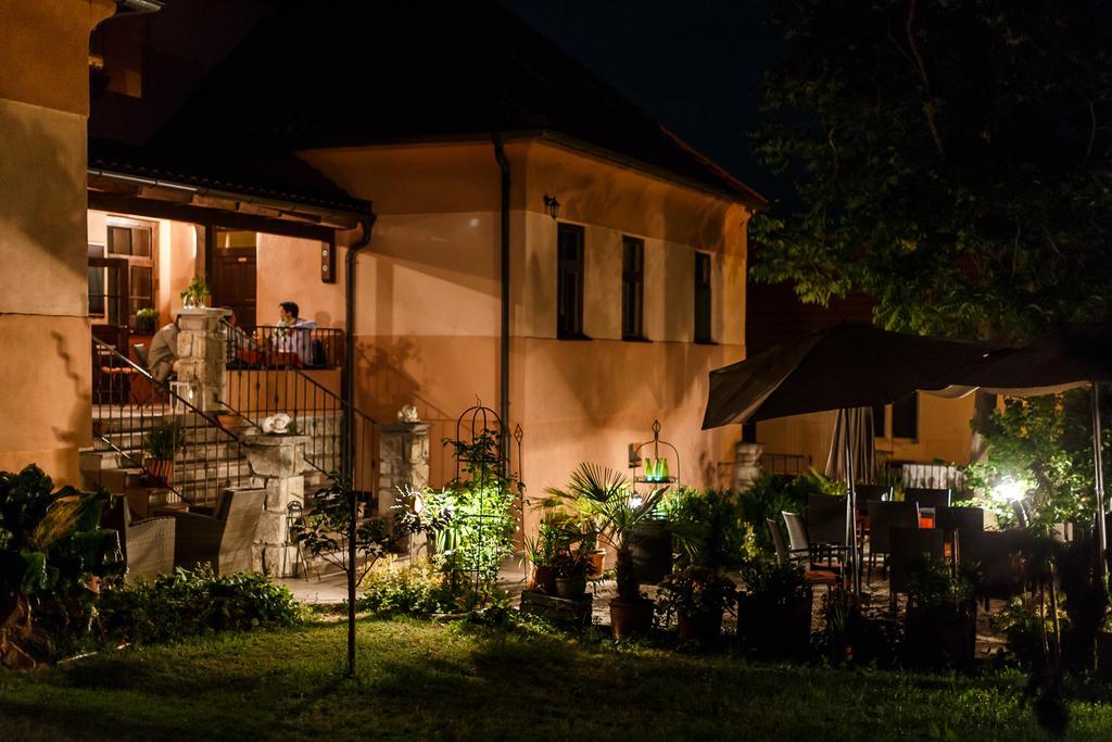 Hotel Gut Zentgraf Mörbisch am See Esterno foto